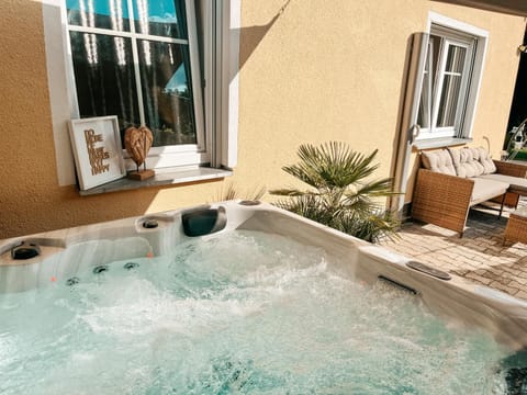 Natural landscape, Hot Tub, Hot Tub, Pool view, Swimming pool