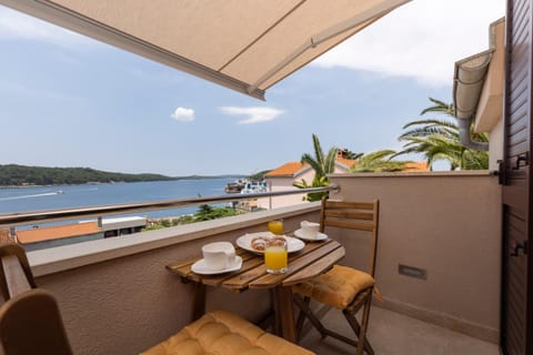 Day, View (from property/room), Balcony/Terrace, Seating area, Sea view