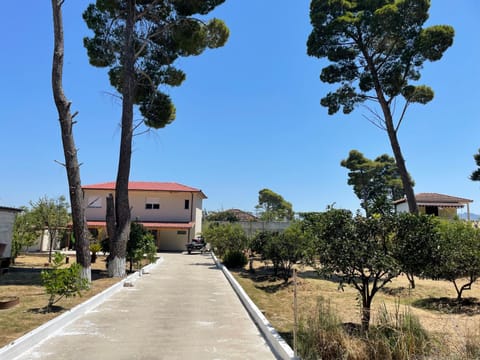 PINE HOUSE 2023 Villa in Vlorë