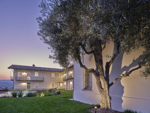 Property building, Natural landscape, Garden, Garden view, Swimming pool