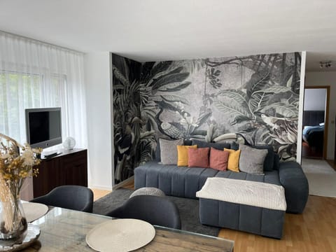 Communal lounge/ TV room, TV and multimedia, Living room, Seating area, Evening entertainment