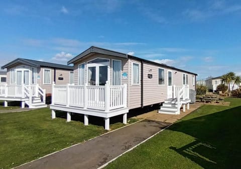 Bordeaux, Home From Home, Church Farm House in Selsey