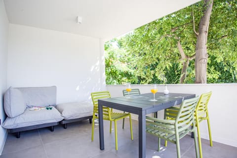 Balcony/Terrace, Seating area, Garden view
