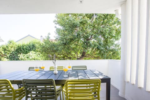 Balcony/Terrace, Seating area, Dining area, Garden view
