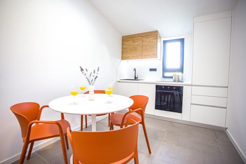 Kitchen or kitchenette, Dining area, pet friendly, stove