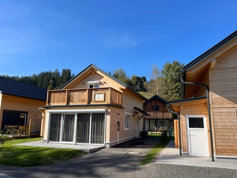 Property building, Garden, Parking