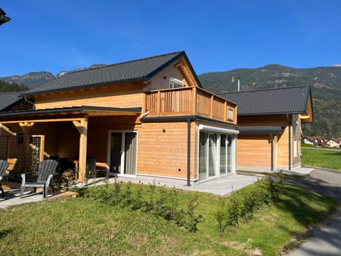 Property building, Garden, Balcony/Terrace, Mountain view