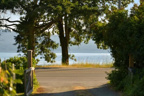 The Bayside Cottage by EMR Vacation Rentals House in Victoria