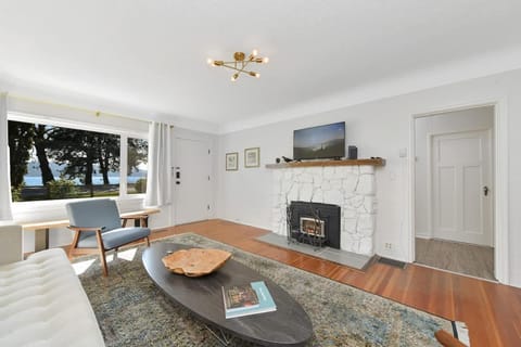 The Bayside Cottage by EMR Vacation Rentals House in Victoria