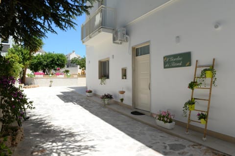 Property building, Day, Garden, Garden view