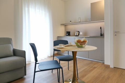 Coffee/tea facilities, Living room, Seating area