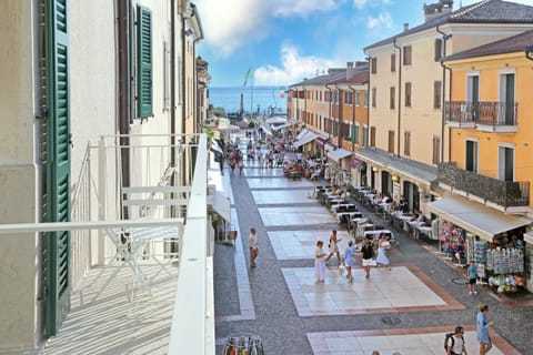 Balcony/Terrace, Lake view