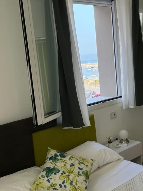 Bed, Photo of the whole room, Bedroom, Sea view