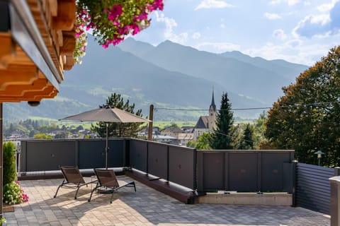 Balcony/Terrace, Mountain view