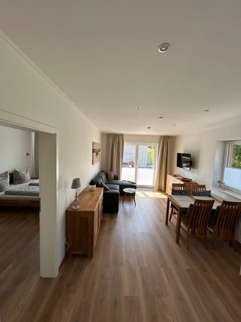 Living room, Photo of the whole room, Seating area, Dining area