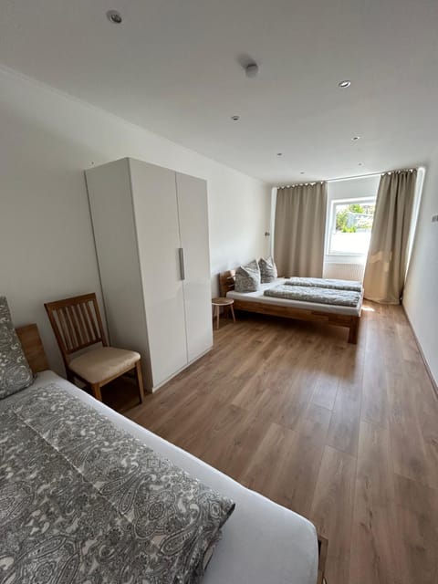 Photo of the whole room, Bedroom, wardrobe