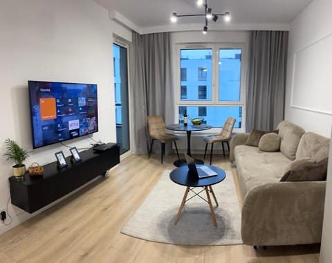 Communal lounge/ TV room, TV and multimedia, Living room, Seating area, Evening entertainment