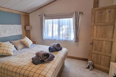 Sea View Lodge - Panoramic Sea Views - Seal Bay Resort House in Selsey