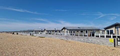 Sea View Lodge - Panoramic Sea Views - Seal Bay Resort House in Selsey