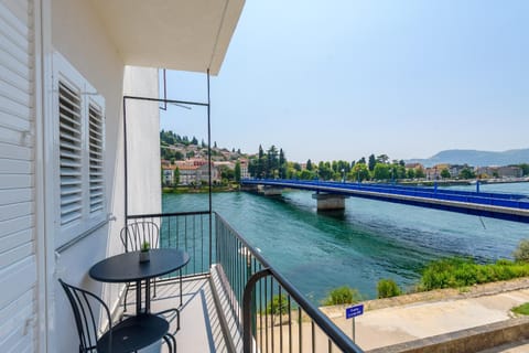 Day, View (from property/room), Balcony/Terrace, River view