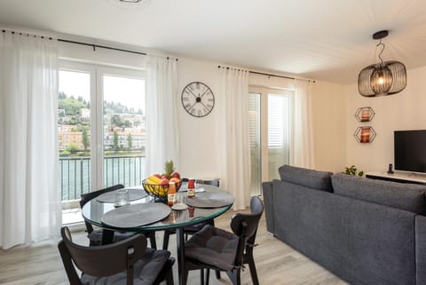 Communal lounge/ TV room, Living room, Dining area