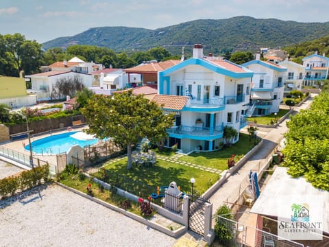 Property building, Bird's eye view, Garden, Location