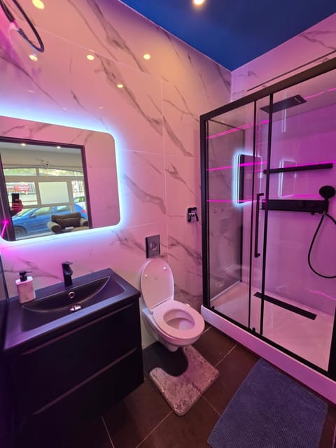 Shower, Toilet, Bathroom