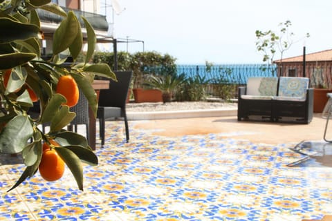 Balcony/Terrace, Decorative detail