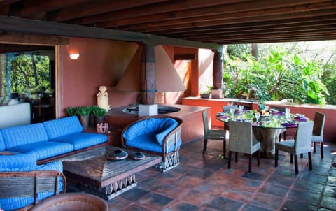 Patio, BBQ facilities, Balcony/Terrace, Seating area, Dining area, flat iron