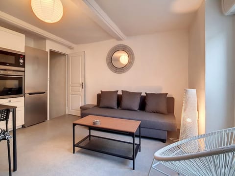 T2 Centre-ville Luc-sur-Mer, à 30m Plage, Wifi, 4 Pers - FR-1-746-13 Apartment in Normandy