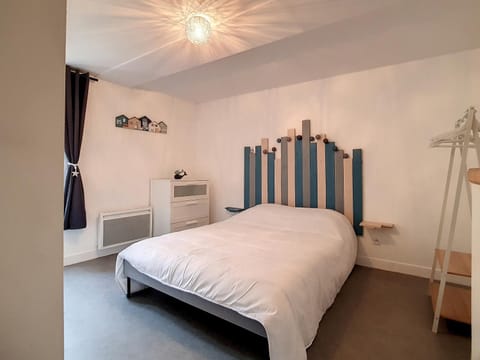 T2 Centre-ville Luc-sur-Mer, à 30m Plage, Wifi, 4 Pers - FR-1-746-13 Apartment in Normandy