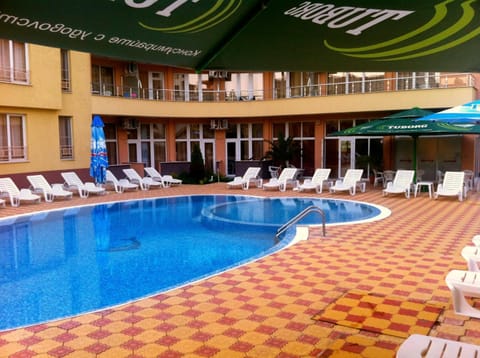 Swimming pool, Swimming pool