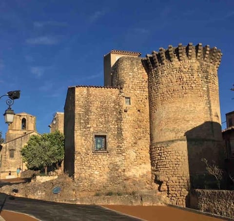 Magnifique studio indépendant 35m2 proche du lac et au coeur du village House in French Riviera