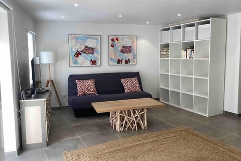 Magnifique studio indépendant 35m2 proche du lac et au coeur du village House in French Riviera