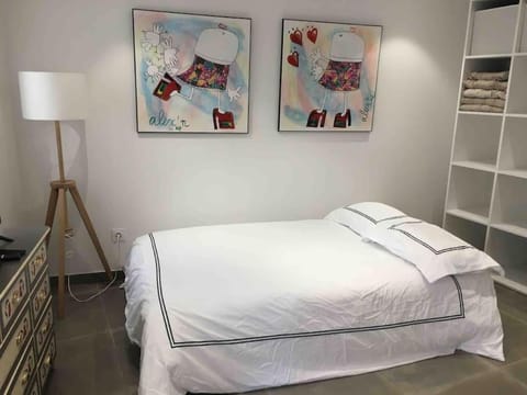 Magnifique studio indépendant 35m2 proche du lac et au coeur du village House in French Riviera