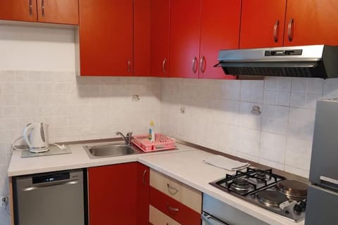 Kitchen or kitchenette, dishwasher, stove