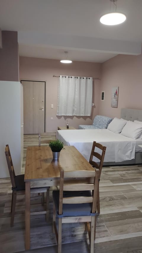 Bed, Living room, Dining area, Bedroom