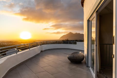 Natural landscape, View (from property/room), Balcony/Terrace, Mountain view, Sunset, Internal: Not applicable to any particular room