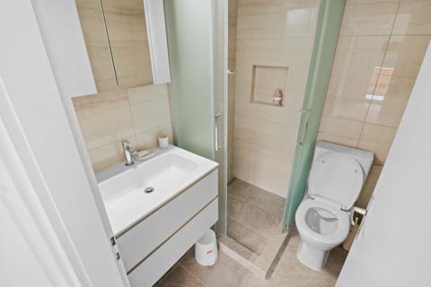 Shower, Toilet, Bathroom