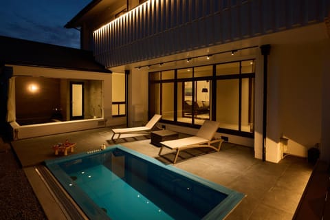 Night, Swimming pool