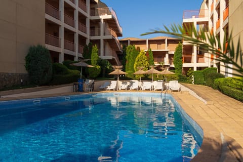 Property building, Day, Pool view, Swimming pool, sunbed
