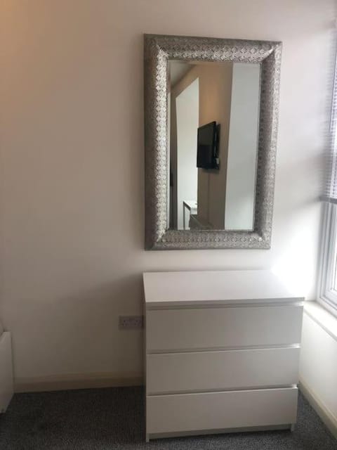 Newly Renovated Modern Studio Apartment Apartment in Penzance