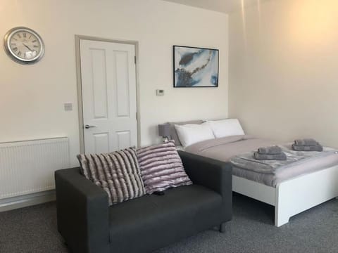 Newly Renovated Modern Studio Apartment Apartment in Penzance