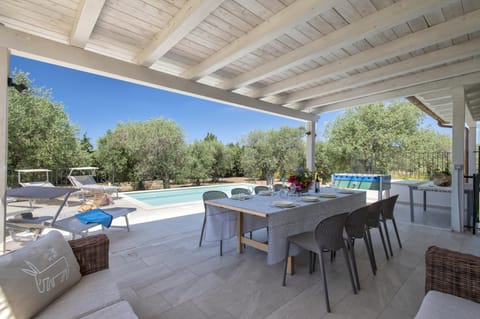 Property building, Balcony/Terrace, Living room, Swimming pool