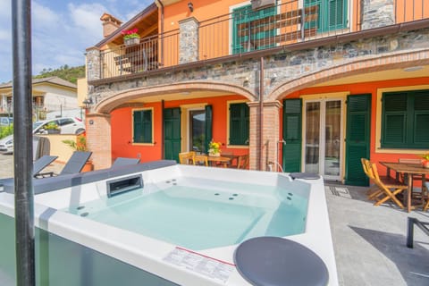 Patio, Garden, Hot Tub, Hot Tub, sunbed