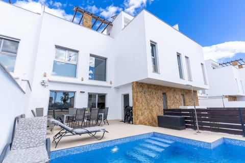 Property building, Facade/entrance, Off site