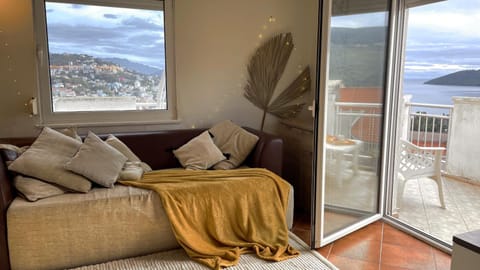 Balcony/Terrace, Living room, Mountain view, Sea view