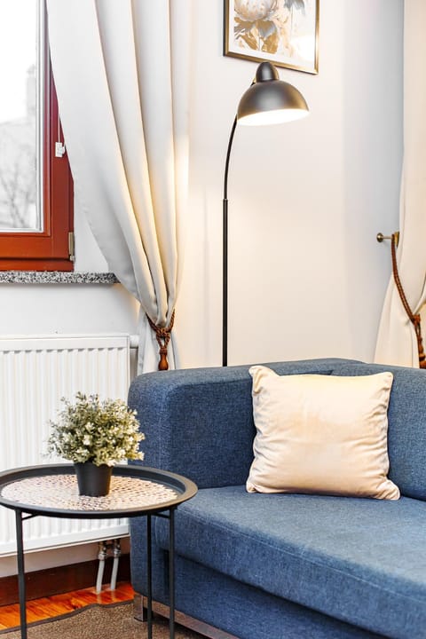 Living room, Seating area, internet