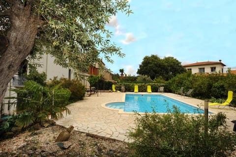 Day, Swimming pool