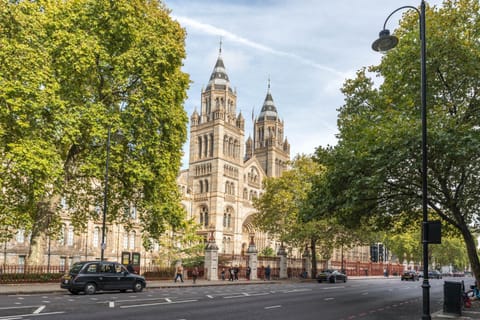 Nearby landmark, Street view